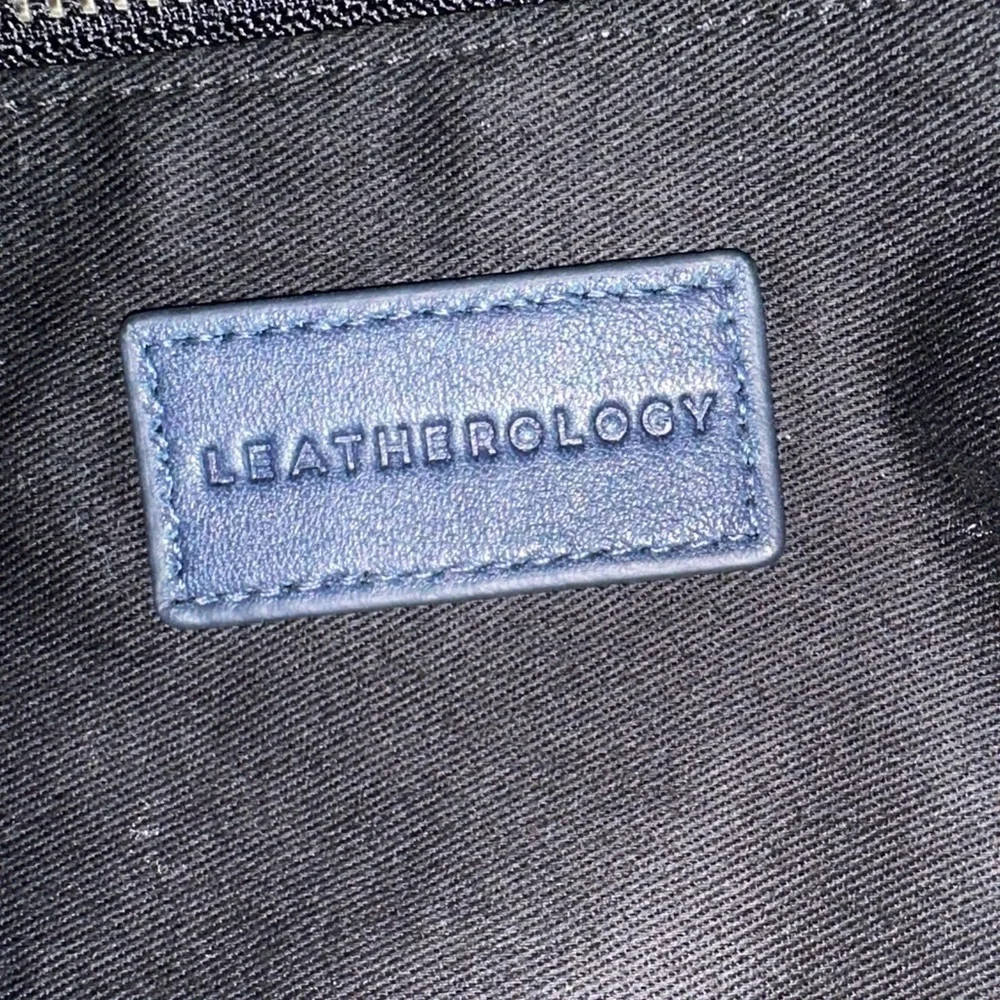 Leatherology- Kessler Medium Duffle - Navy